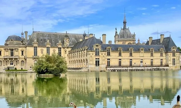 Chateau de Chantilly and Chateau d'Ecouen Private Tour from Paris
