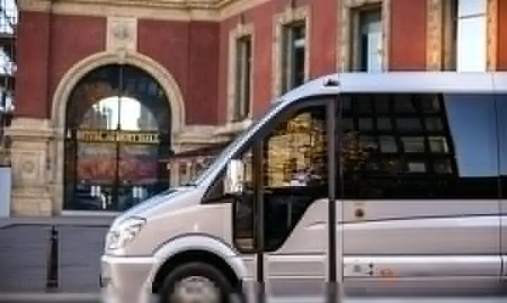 Private Minibus Arrival Transfer: Heathrow Airport to Central London