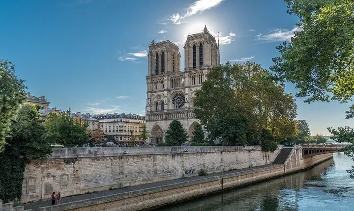 Notre Dame Interior Guided with Scheduled Group Access Tour