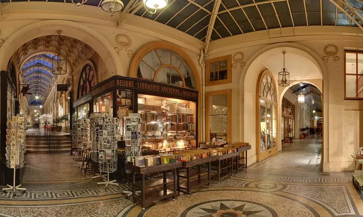 Scavenger Hunt in the Covered Passages of Paris