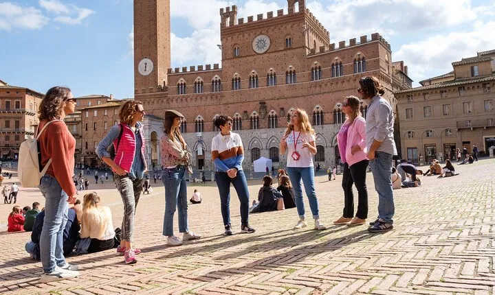 Siena Sightseeing Walking Tour with Food Tastings for Small Groups or Private