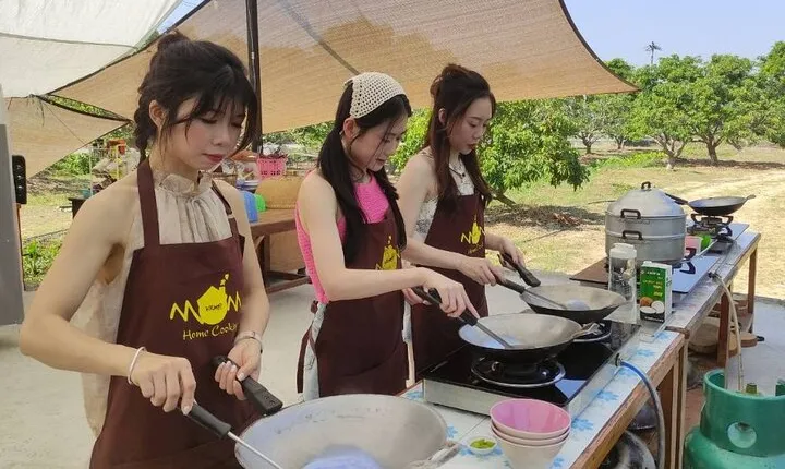 Chiang Mai Thai Cooking Organic Farm Visit and Scenic Train