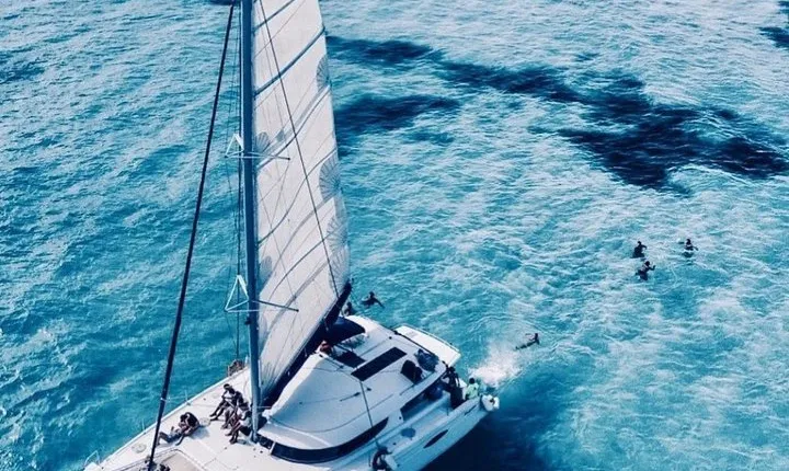 Isla Mujeres sailing tour in catamaran Open Bar& Lunch Included