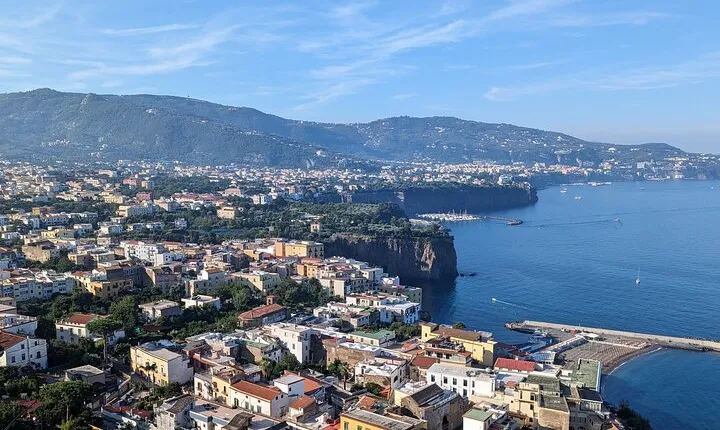 Sorrento: Private transfer from or to Rome