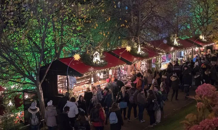 Private Customized Tour: A Local's Christmas In Edinburgh