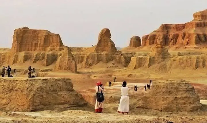 Dunhuang Private Day Tour: Yumen Pass, Han Great Wall Ruins and Yadan Ghost City