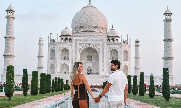 Private Luxury Car Tour in New Delhi