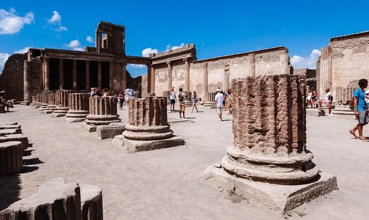 Transfer from Naples to Sorrento with stop in Pompeii