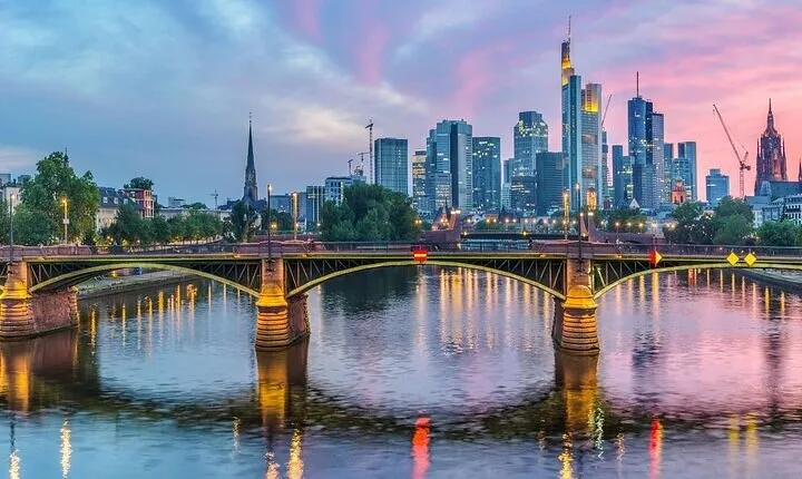 Frankfurt Highlights & hidden Gems Walking Tour