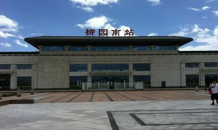 Private Train Station Transfer: Dunhuang Hotel To Liuyuan Railway Station