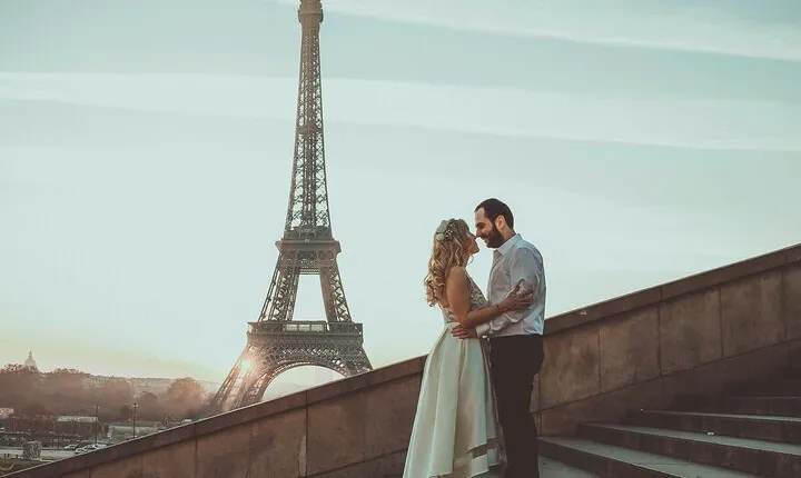 Romantic Photoshoot Love at Trocadéro Gardens