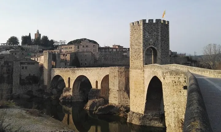 La Garrotxa and Besalú Private Tourfrom Barcelona