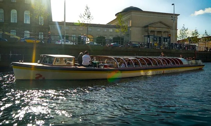 Copenhagen Classic Canal Tour & The Harbour
