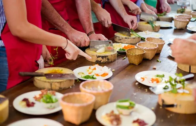 Phuket Thai Cooking Class and Market Tour with Lunch