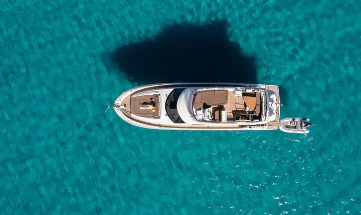 Private Yacht Cruise in Delos and Rhenia 8 hrs