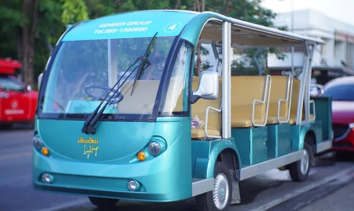 Guided Chiang Mai City Night Tour by EV Tram