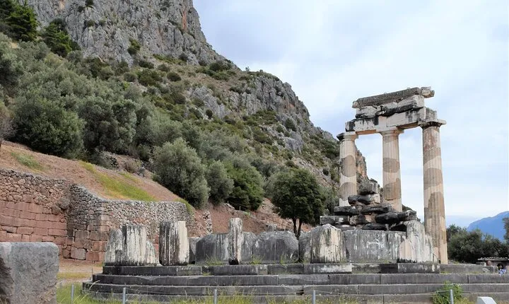 Delphi Relaxing and Historical Full Day tour From Athens