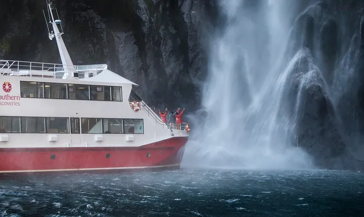 Milford Sound Nature Cruise with Southern Discoveries