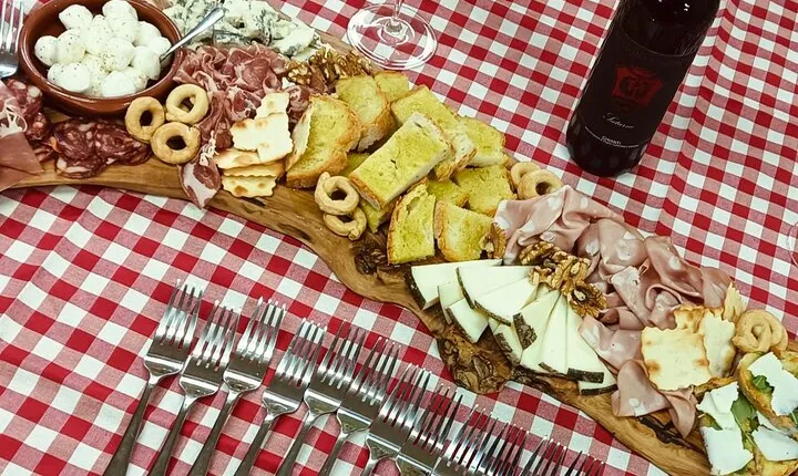 Tuscan Olive Oil and Cheese Tasting Tour with San Gimignano