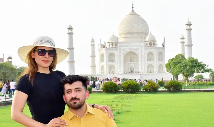 Agra: Taj Mahal with Mausoleum Skip-the-Line Ticket & Guided Tour