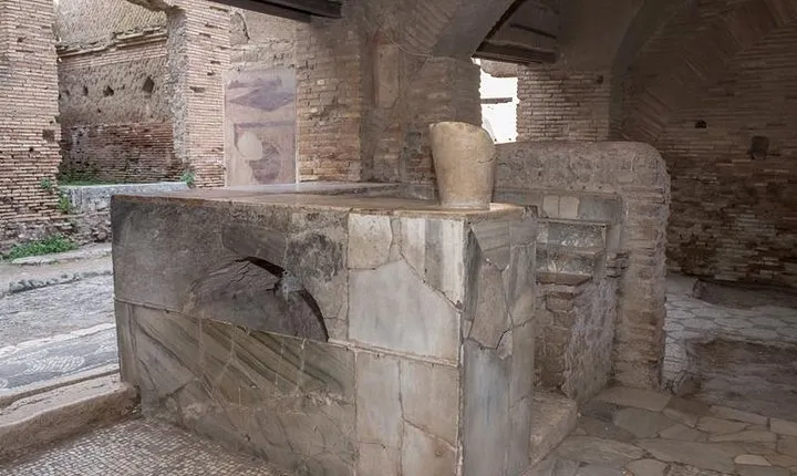 Daily life in Ostia Antica (private tour)