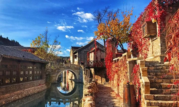 Gubei Water Town and Simatai Great Wall Private Day Tour