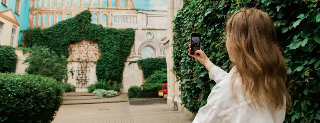 St. Petersburg: Architecture, Street Art & Coffee Audio Tour