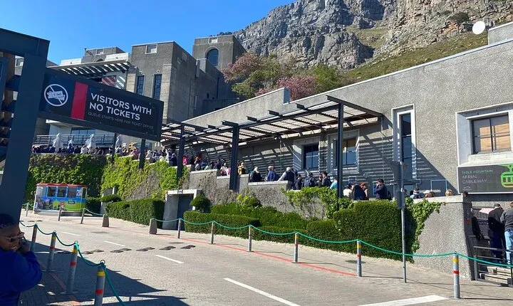 Half Day Private Tour in Table Mountain and V and A Waterfront