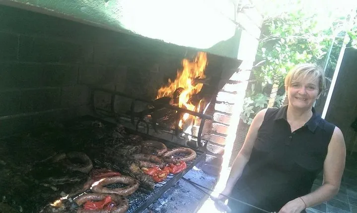 Montevideo tour offered by a family sharing a home babecue lunch