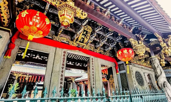Singapore's Historic Chinatown Walking Tour with Lunch
