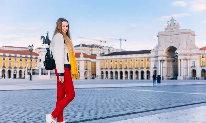 Lisbon : Private Professional Photoshoot at Praça do Comercio
