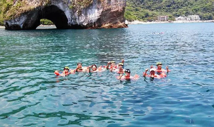 Private Snorkeling Tour to Los Arcos
