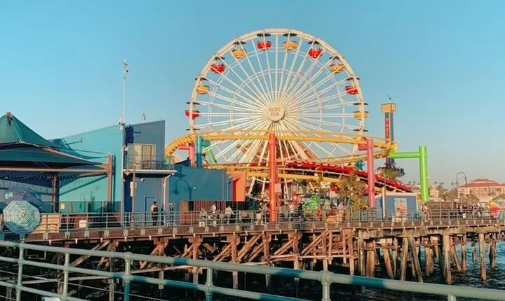 Los Angeles Half-Day Private Car Tour With a Guide