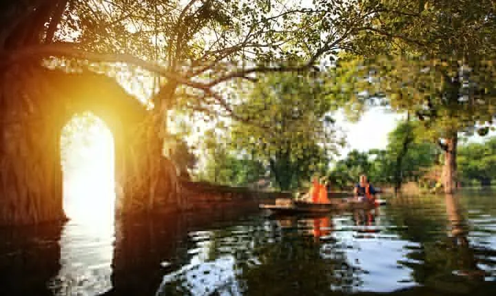Ayutthaya Sunset Boat & UNESCO Temples: Multi-language private tour from Bangkok