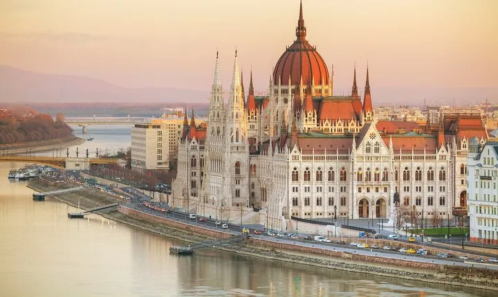 Vienna to Budapest - Private transfer with 2h of Sightseeing