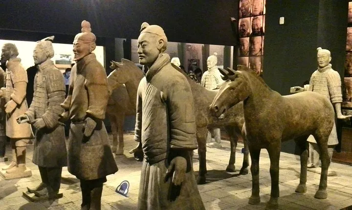 One Day Private Xian Tour to Terracotta Warriors with Airport Transfers