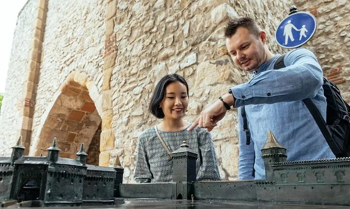 The Heart of Krakow: Old Town & Wawel Castle Private Tour