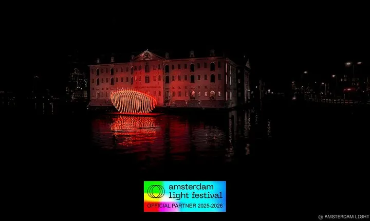 Amsterdam Light Festival: Cruise Heated Saloon Boat w/ Hot Drinks