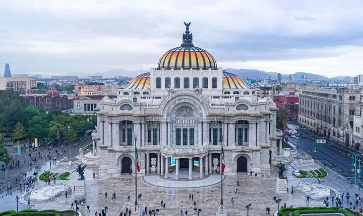 Romantic Walking Tour in Mexico City