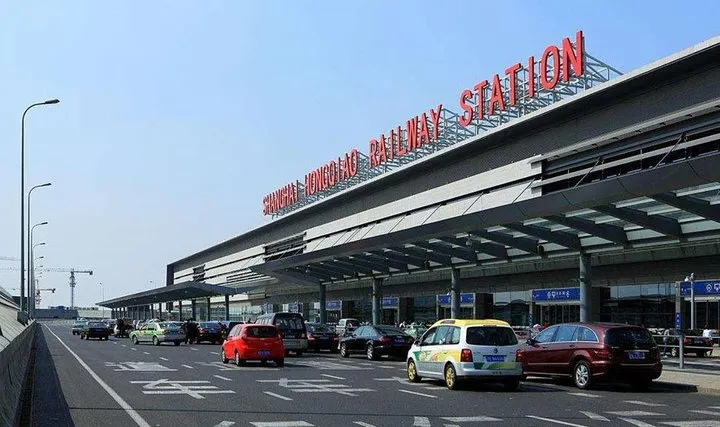 Private Arrival Transfer from Hongqiao Railway Station to Shanghai City