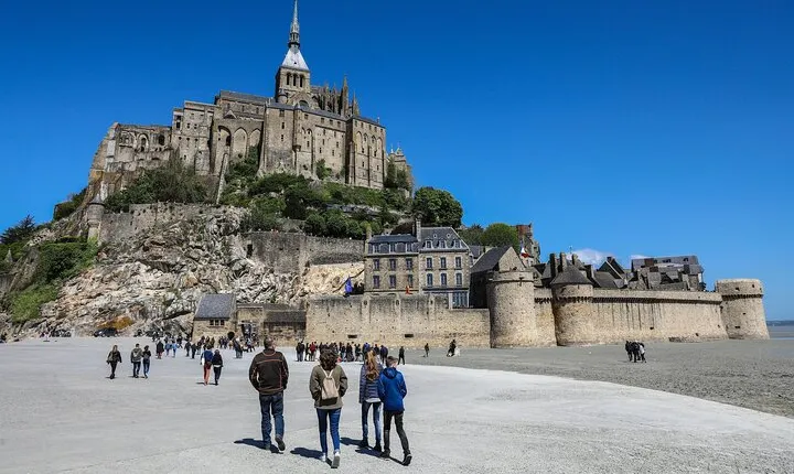 Mont Saint-Michel and Honfleur Private Trip from Paris