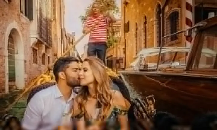 Private Photo Shoot in Venice with Gondola Ride