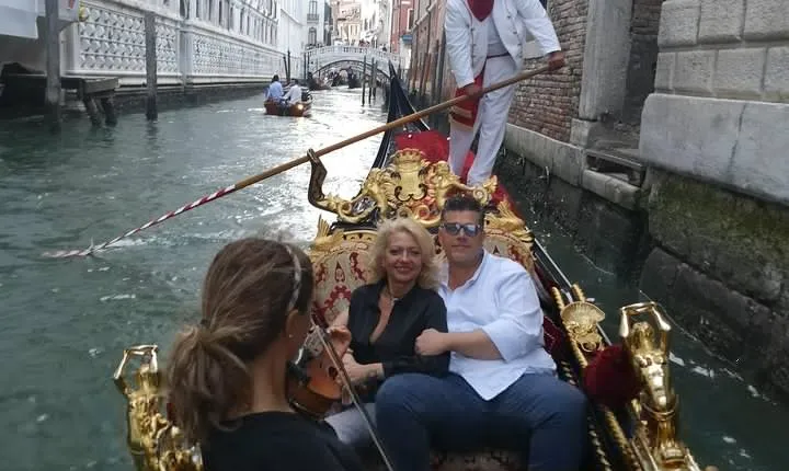 V.I.P Marriage proposal in Gondola