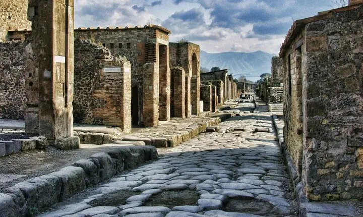 Pompeii: Fast Track Entry Ticket with Digital Audio Guide