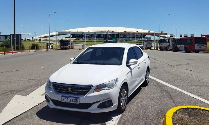 Private Transfer Montevideo Airport to Hotel Y Hotel - Aero