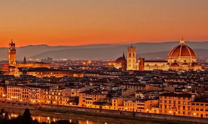 4-hour Private Guided Walking Tour on a Secret Florence