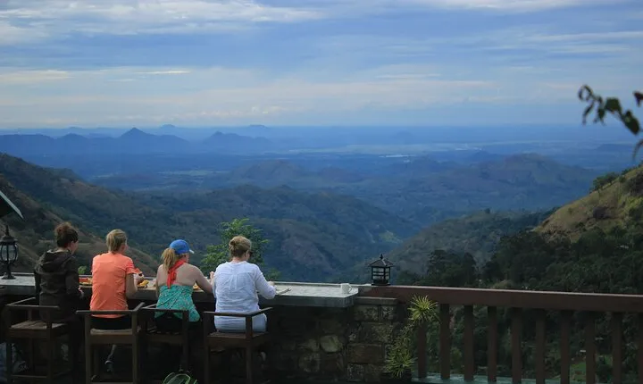 Exclusive Guided Tour of 10 Days with a Licensed Chauffeur Guide