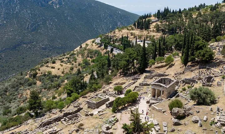 9 Hour Tour from Athens to the Ancient Wonders of Delphi