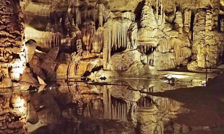 Cave Without a Name Admission Ticket with Guided Cavern Tour