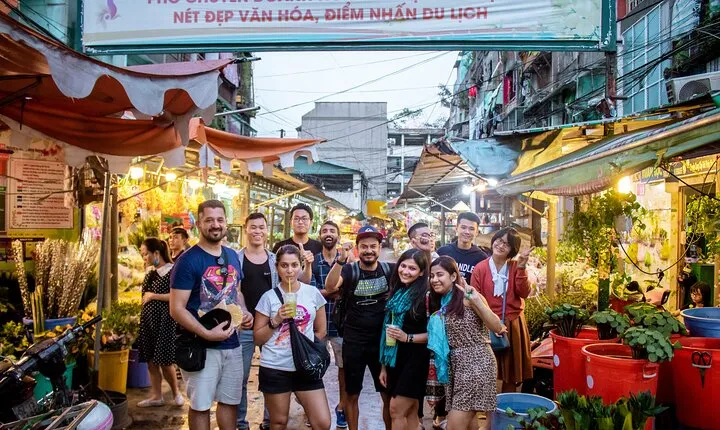 Private Premium Foodie Walk: 11 Must-Try Street Food Tasting